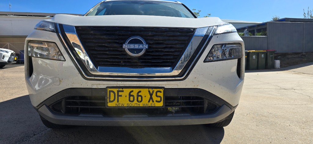 Nissan X-Trail exterior before detailing