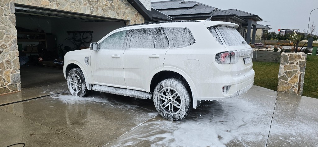 Mobile car wash snow foam exterior detailing on Ford Everest in Bathurst